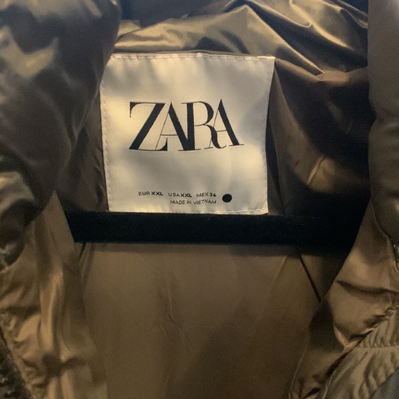 Hooded Pocketed puffer Jacket - Picture 3 of 5